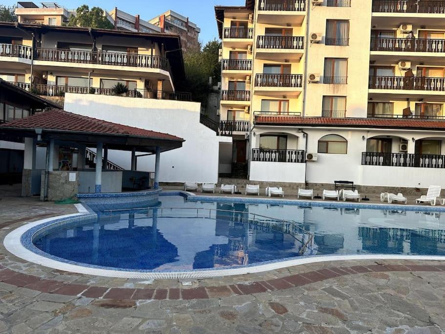 Spacious Fully Furnished Studio In Kavarna Apart Hotel Esterno foto