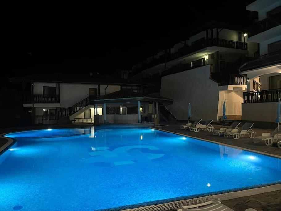 Spacious Fully Furnished Studio In Kavarna Apart Hotel Esterno foto