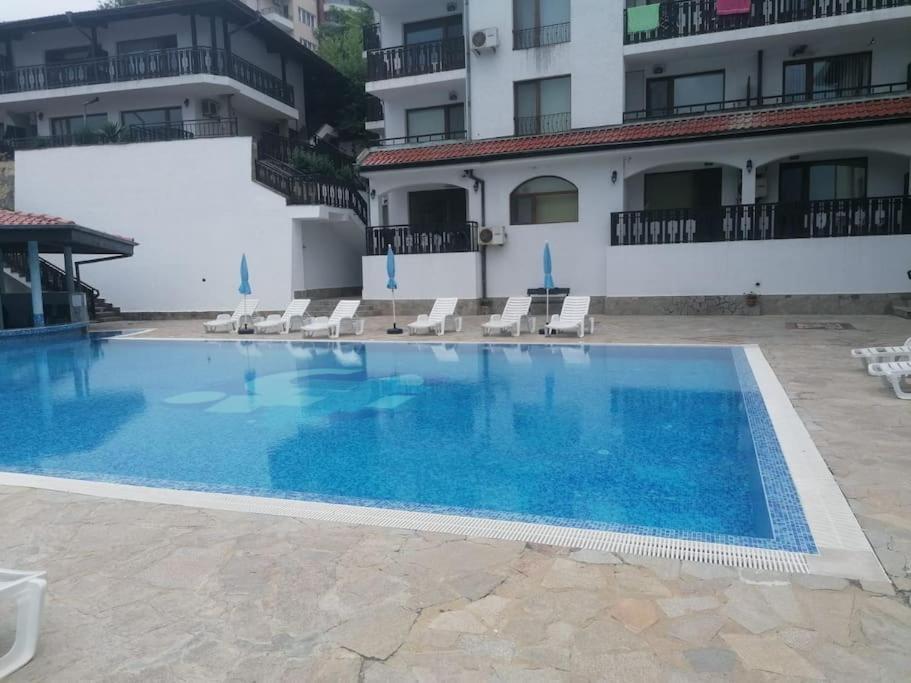 Spacious Fully Furnished Studio In Kavarna Apart Hotel Esterno foto
